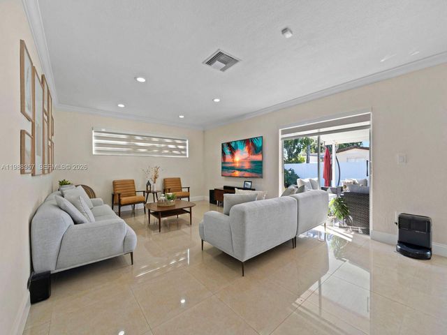 8530 NW 179th St, Hialeah, FL 33015