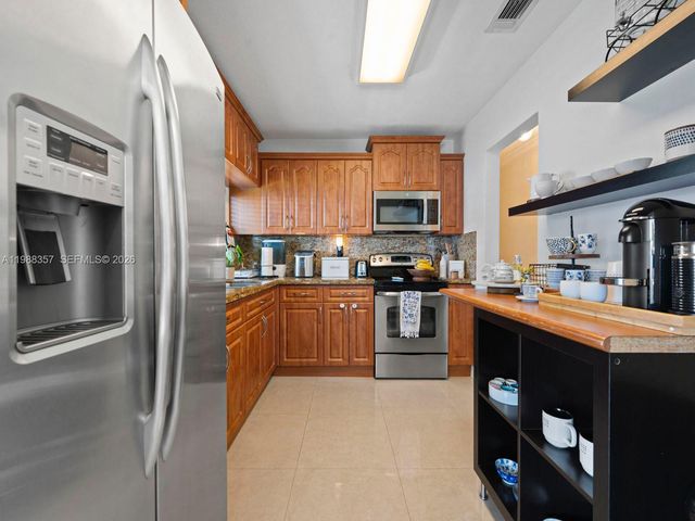 8530 NW 179th St, Hialeah, FL 33015