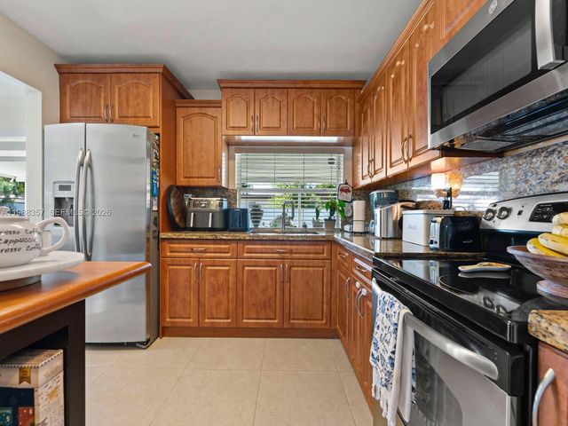 8530 NW 179th St, Hialeah, FL 33015