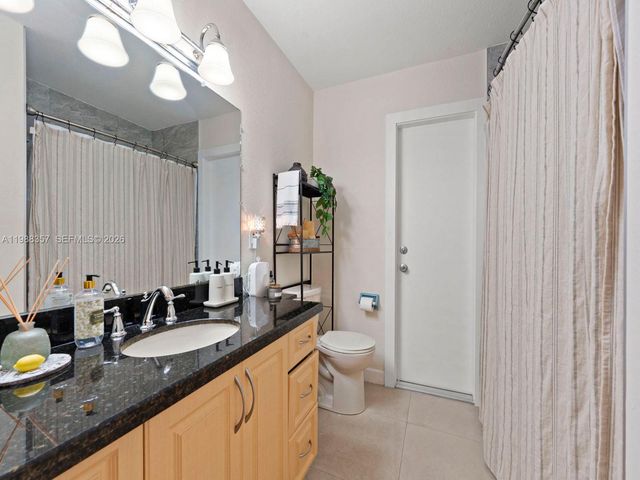 8530 NW 179th St, Hialeah, FL 33015