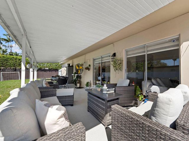 8530 NW 179th St, Hialeah, FL 33015