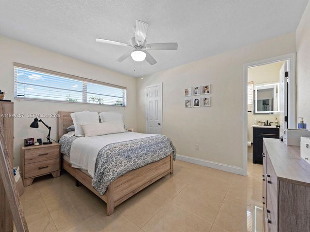 8530 NW 179th St, Hialeah, FL 33015