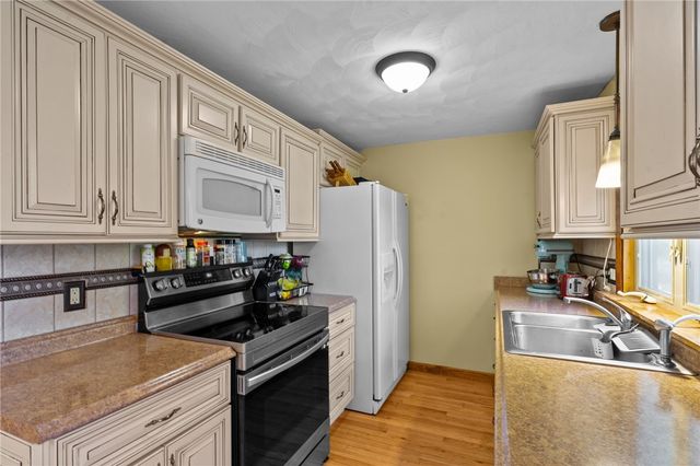 69 Kristee Circle, West Warwick, RI 02893