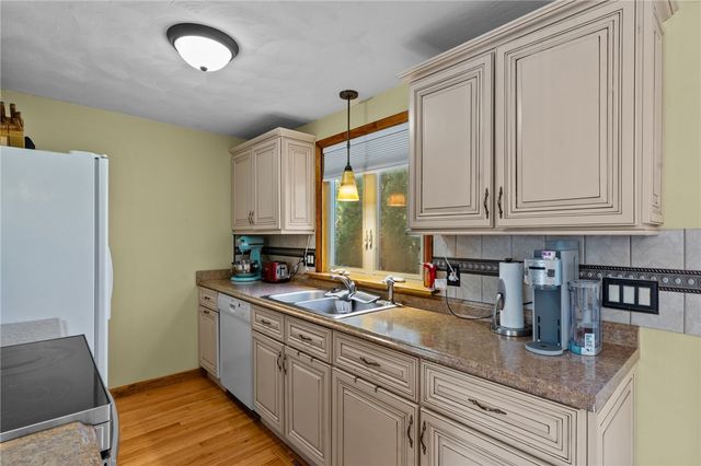 69 Kristee Circle, West Warwick, RI 02893