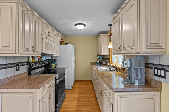69 Kristee Circle, West Warwick, RI 02893
