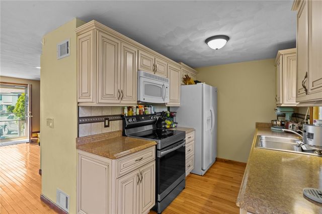 69 Kristee Circle, West Warwick, RI 02893