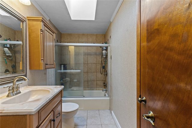 69 Kristee Circle, West Warwick, RI 02893