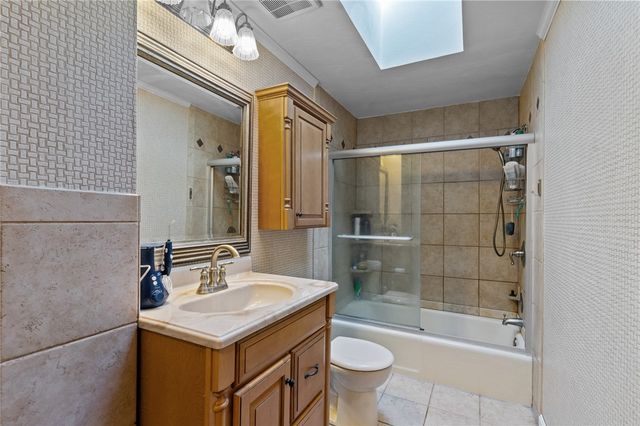 69 Kristee Circle, West Warwick, RI 02893
