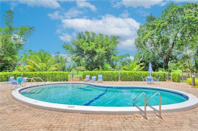 4000 N Hills Drive 30, Hollywood, FL 33021