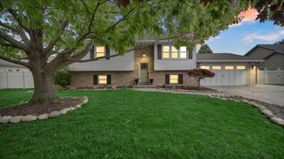 1381 Dixon Parkway, Chesterton, IN 46304