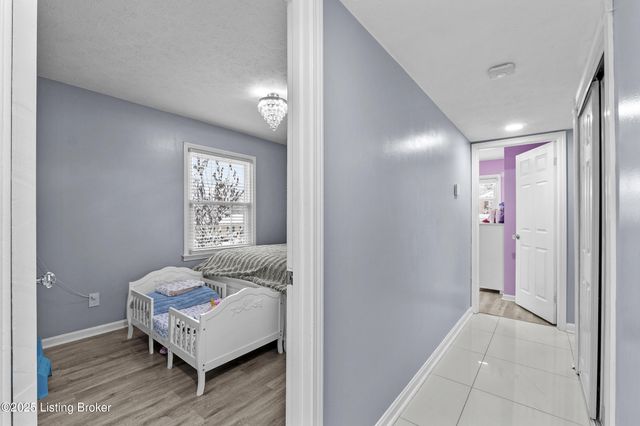 8205 Candelabrum Pl, Louisville, KY 40214