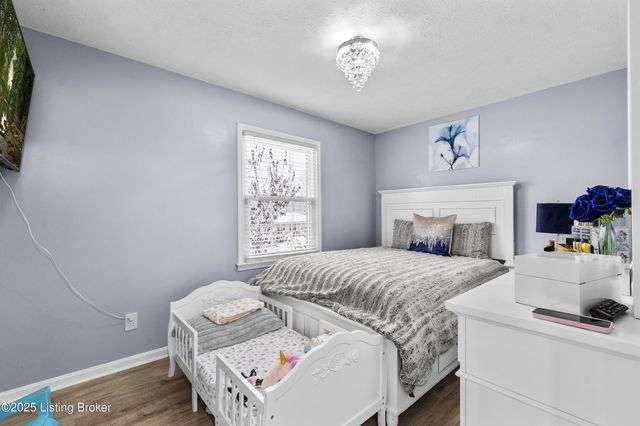 8205 Candelabrum Pl, Louisville, KY 40214