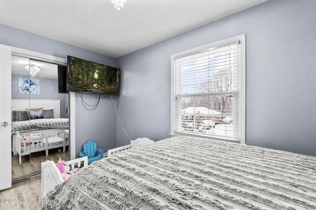 8205 Candelabrum Pl, Louisville, KY 40214