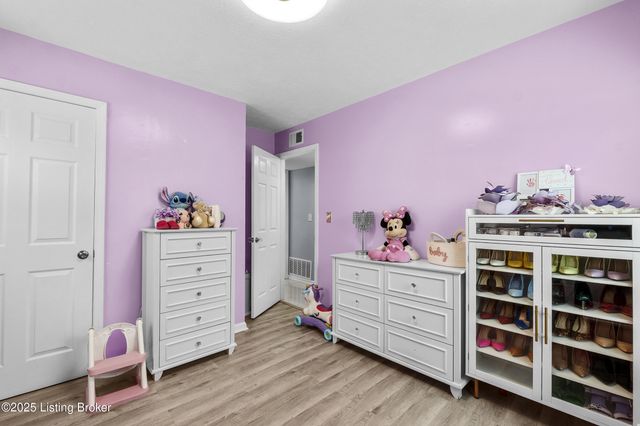 8205 Candelabrum Pl, Louisville, KY 40214