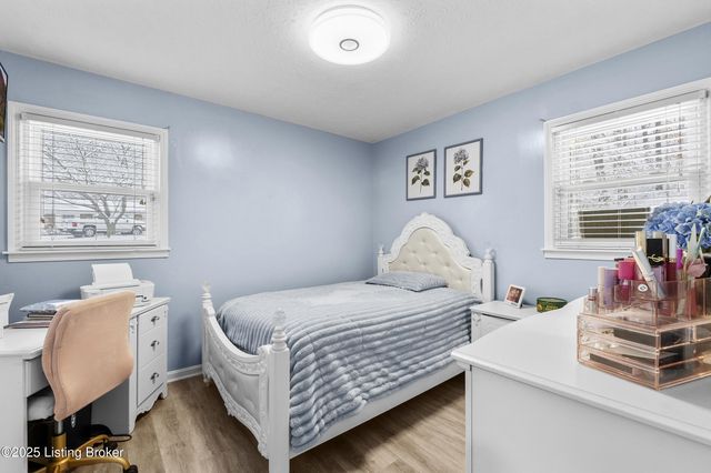 8205 Candelabrum Pl, Louisville, KY 40214