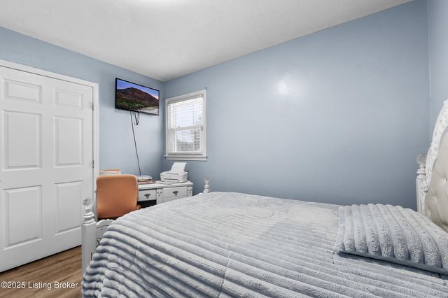 8205 Candelabrum Pl, Louisville, KY 40214