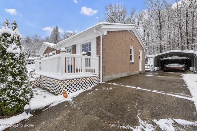 8205 Candelabrum Pl, Louisville, KY 40214