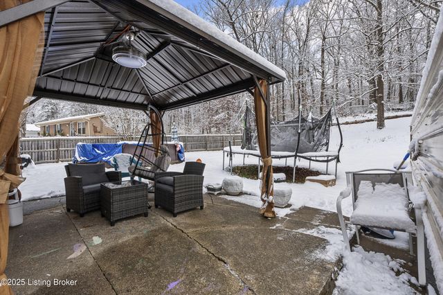 8205 Candelabrum Pl, Louisville, KY 40214