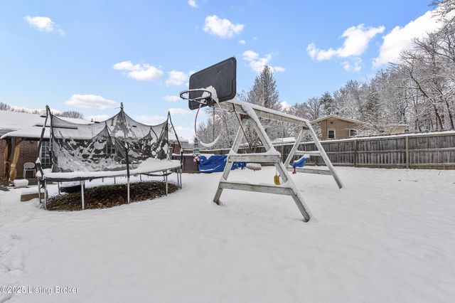 8205 Candelabrum Pl, Louisville, KY 40214