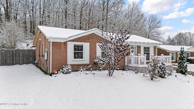 8205 Candelabrum Pl, Louisville, KY 40214