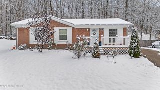 8205 Candelabrum Pl, Louisville, KY 40214