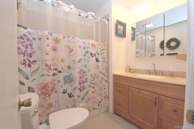 12 Acorn Street, Ronkonkoma, NY 11779
