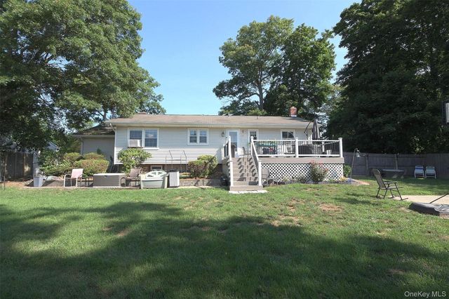 12 Acorn Street, Ronkonkoma, NY 11779