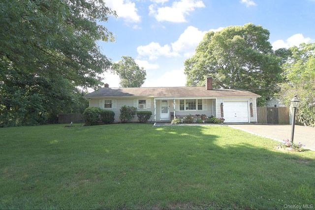 12 Acorn Street, Ronkonkoma, NY 11779