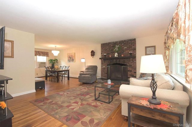 12 Acorn Street, Ronkonkoma, NY 11779