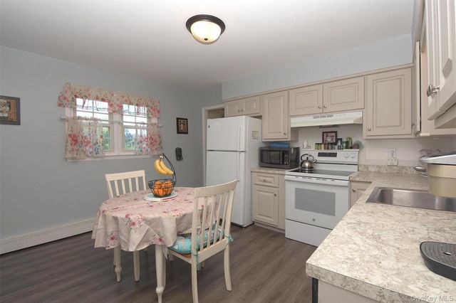 12 Acorn Street, Ronkonkoma, NY 11779