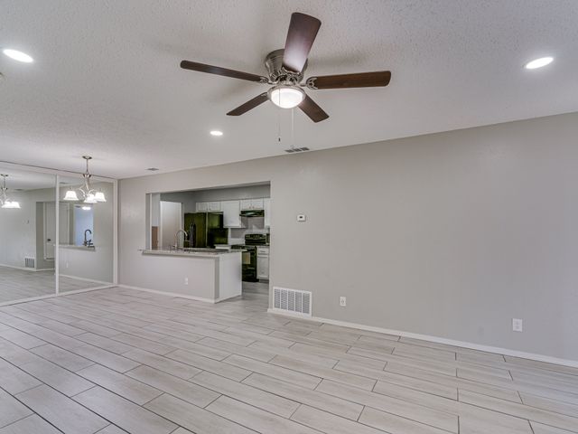 2714 Meadow Bluff Lane, Dallas, TX 75237