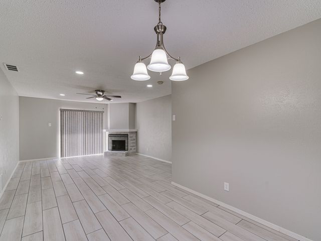2714 Meadow Bluff Lane, Dallas, TX 75237