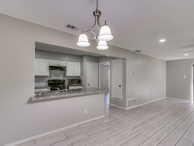 2714 Meadow Bluff Lane, Dallas, TX 75237