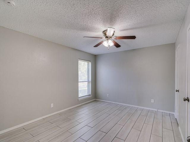 2714 Meadow Bluff Lane, Dallas, TX 75237