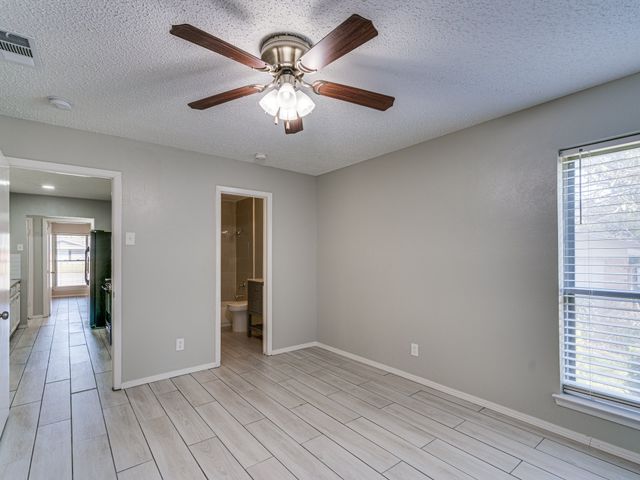 2714 Meadow Bluff Lane, Dallas, TX 75237
