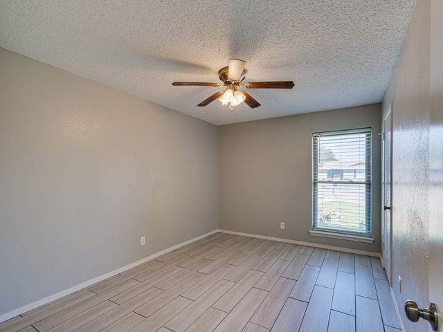 2714 Meadow Bluff Lane, Dallas, TX 75237