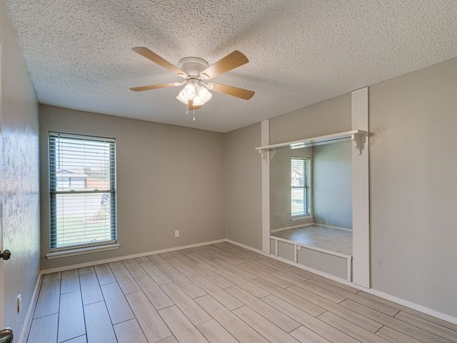 2714 Meadow Bluff Lane, Dallas, TX 75237