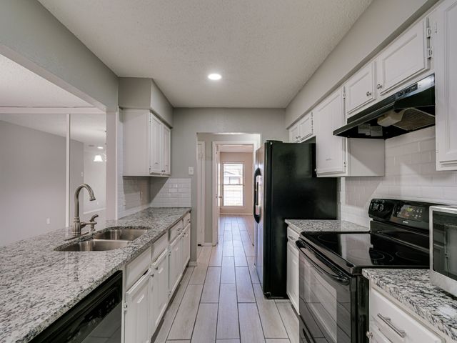 2714 Meadow Bluff Lane, Dallas, TX 75237