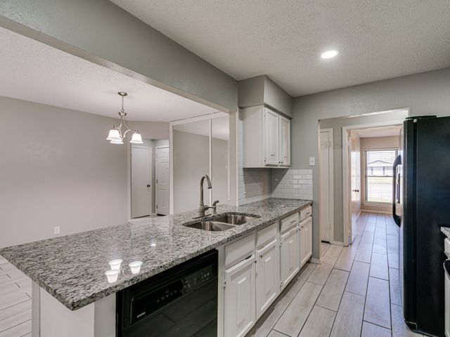 2714 Meadow Bluff Lane, Dallas, TX 75237