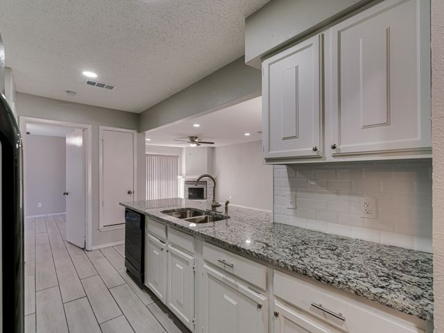 2714 Meadow Bluff Lane, Dallas, TX 75237