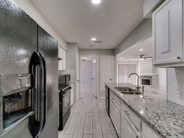 2714 Meadow Bluff Lane, Dallas, TX 75237
