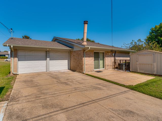 2714 Meadow Bluff Lane, Dallas, TX 75237
