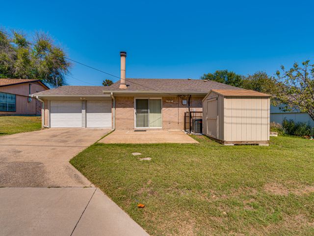 2714 Meadow Bluff Lane, Dallas, TX 75237