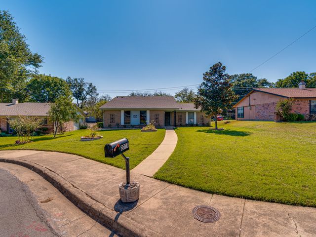 2714 Meadow Bluff Lane, Dallas, TX 75237