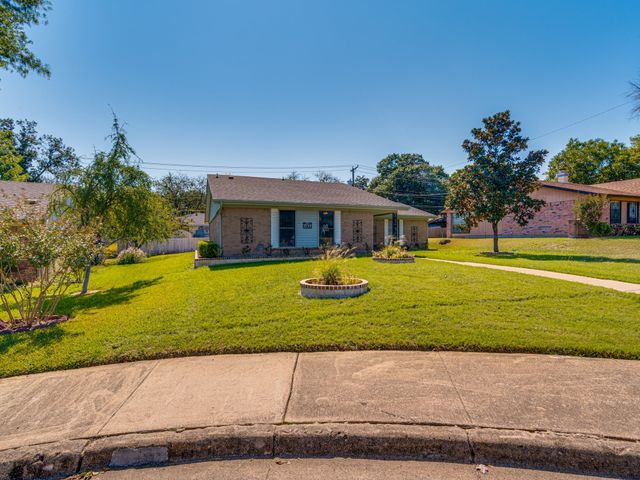 2714 Meadow Bluff Lane, Dallas, TX 75237