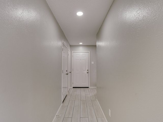 2714 Meadow Bluff Lane, Dallas, TX 75237