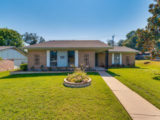 2714 Meadow Bluff Lane, Dallas, TX 75237