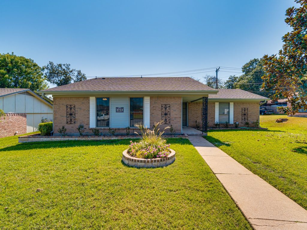 2714 Meadow Bluff Lane, Dallas, TX 75237