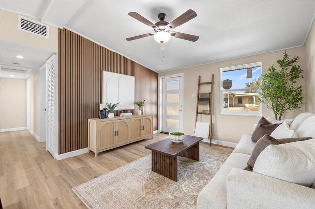 3904 W CRAWFORD STREET, Tampa, FL 33614