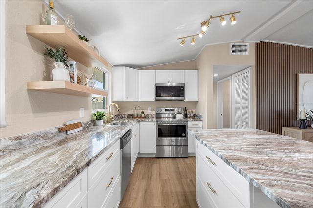 3904 W CRAWFORD STREET, Tampa, FL 33614